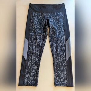 Champion Duo Dry Gray & Black Stretch Capri Leggings. Size Small